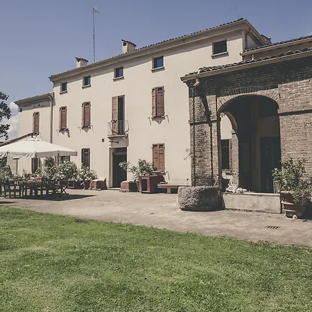 Guest house La Luna Nel Pozzo 4*